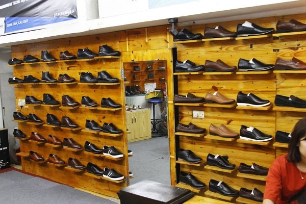 GABI với hơn 10 năm kinh nghiệm trong sản xuất và kinh doanh các loại giày da, giày tây công sở, giày tây cao cấp, giày da thể thao, giày mọi nam,...