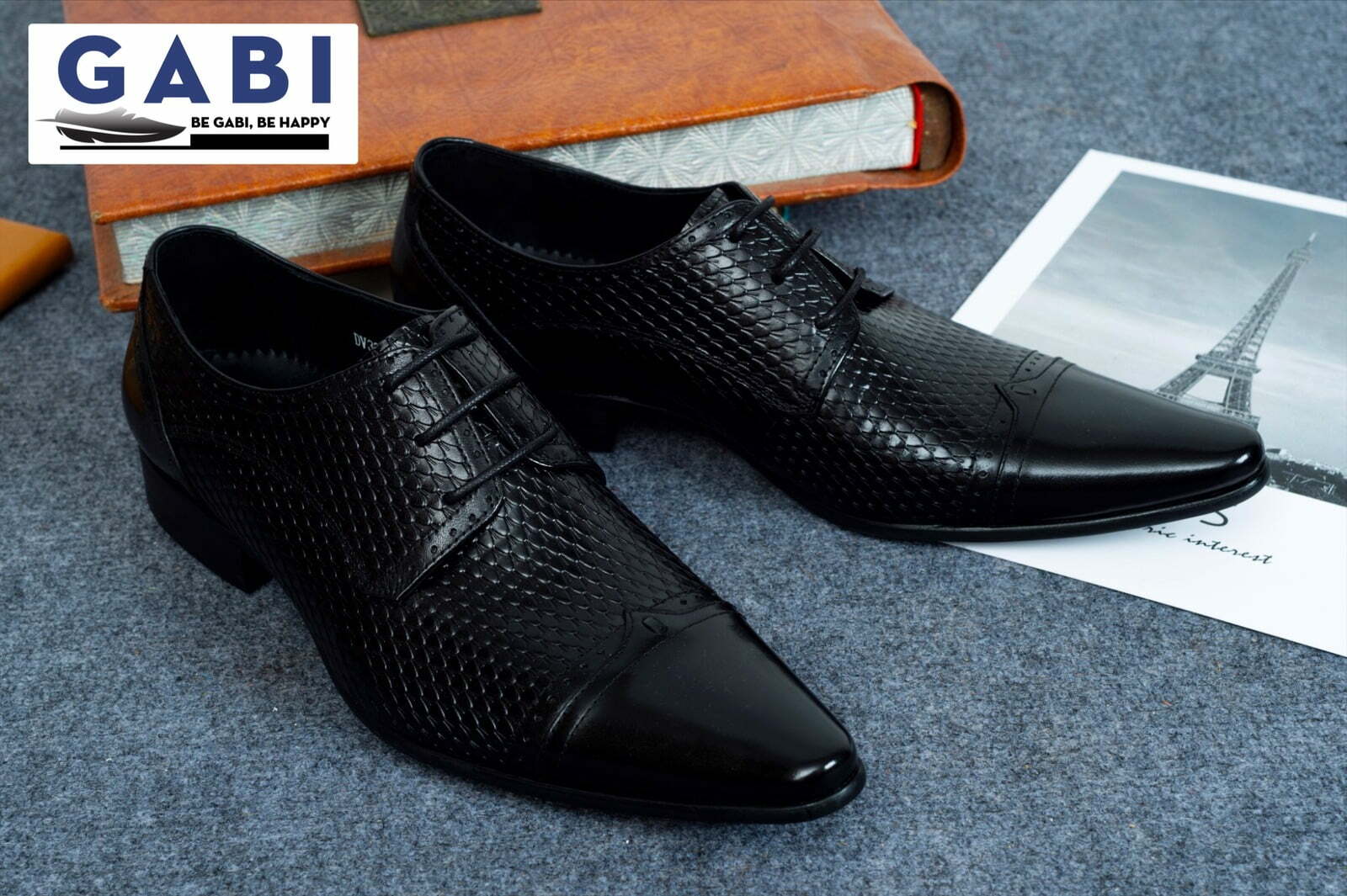Đối với những quý ông theo đuổi phong cách lịch lãm, phong độ thì loại giày buộc dây chính là một sự lựa chọn hoàn hảo đến từng centimet. 