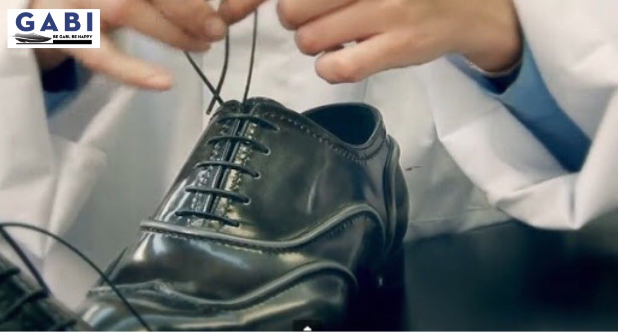 Mỗi đôi giày da dây buộc đều mang phong cách quý ông lịch lãm và sang trọng.